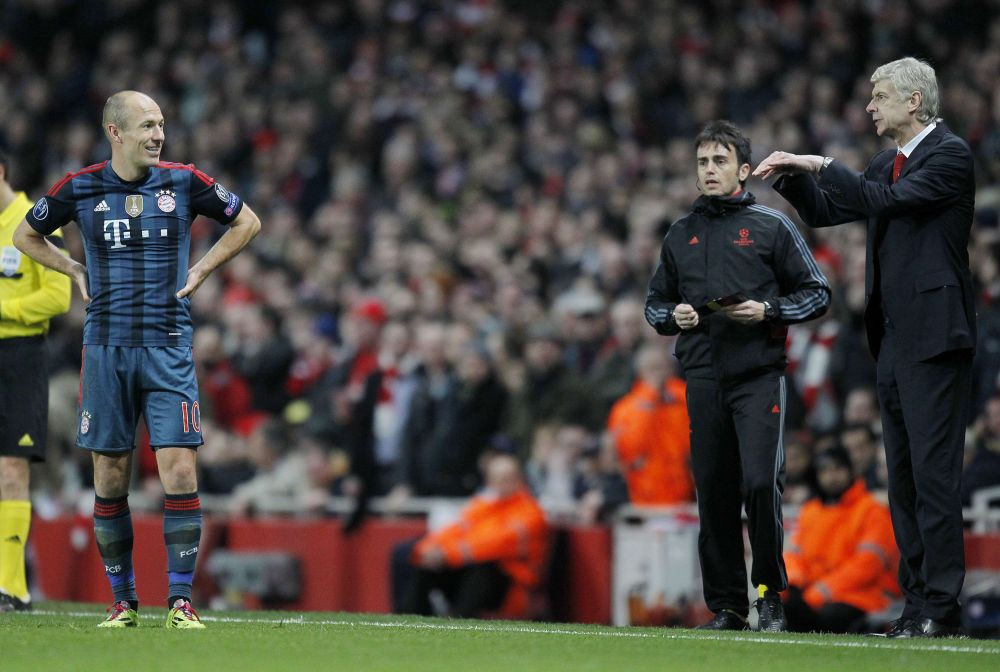 Gestul scandalos de care Robben e acuzat la meciul cu Arsenal. Momentul in care l-ar fi scuipat pe Sagna pe teren. Vezi FOTO aici