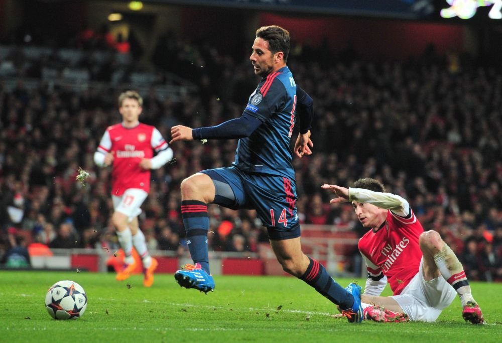 Arsenal si Man City au doar 2,35% sanse sa se califice in sferturi. Umilinta suferita de Wenger acasa cu Bayern