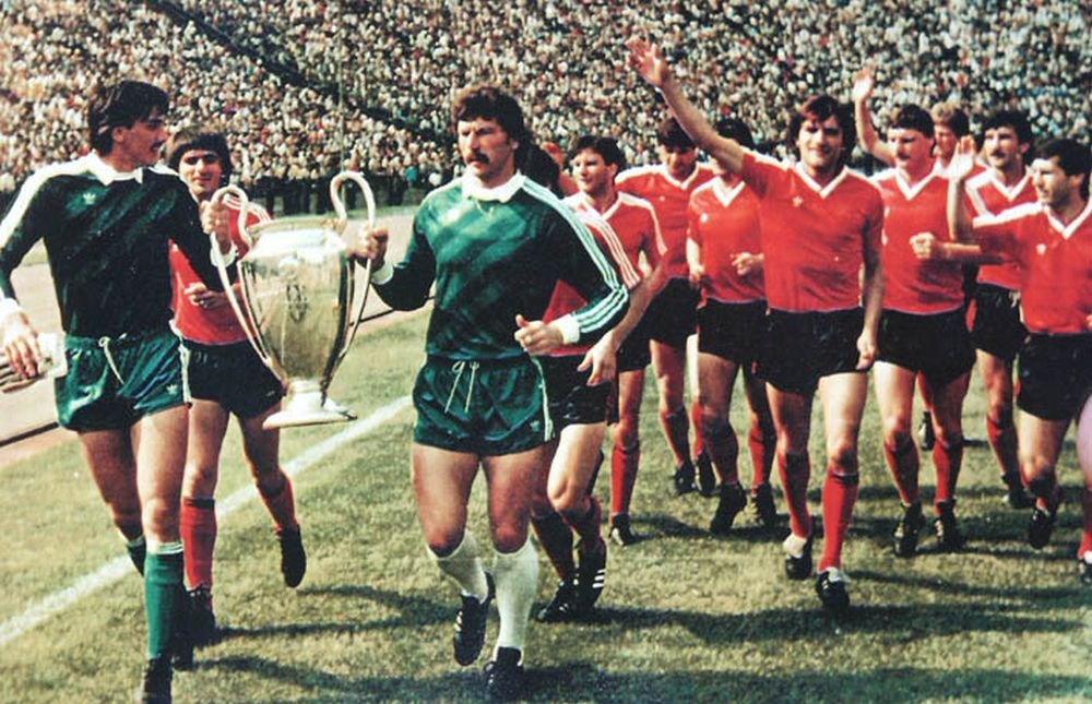 Dictatura si fotbalul: anii in care golurile se dadeau in afara terenului! Real, Atletico, Bologna, Schalke, Dinamo Moscova si Steaua pe 