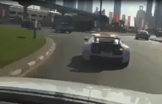 Cei mai fericiti politisti din lume! Vezi cum arata o masina de Politie din Dubai! VIDEO