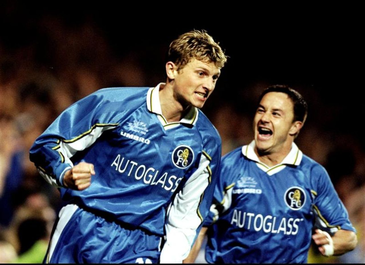 Dan Petrescu a facut parte din prima echipa alcatuita EXCLUSIV din straini, din istoria Premier League! Vezi care a fost primul