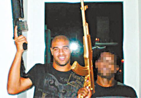 Explicatie senzationala a lui Adriano :)) Ce spune despre poza in care a aparut alaturi de un traficant de droguri brazilian: