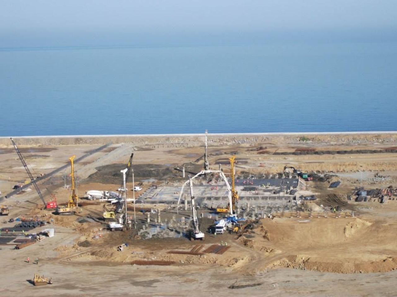 A dat cimitirul pe mare :) Aici va juca Bourceanu din 2015! GALERIE FOTO: Imagini cu noul stadion al lui Trabzon._3