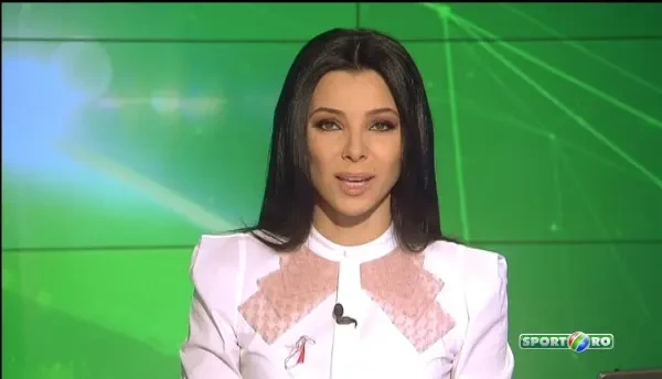 Mutu a fugit de fanele Petrolului, dupa ce le-a dat martisoare! "Briliantul" nu mai scapa de admiratoare :)) VIDEO