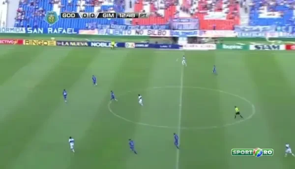 Noroc sau golazo? A trimis mingea ca Hagi cu Columbia direct la vinclu de la 40m! Executia superba care iese o data la cativa ani VIDEO