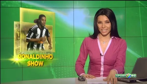 Ronaldinho si-a facut debutul in muzica la Carnavalul de la Rio! Ronaldinho a cantat la bustul gol! VIDEO