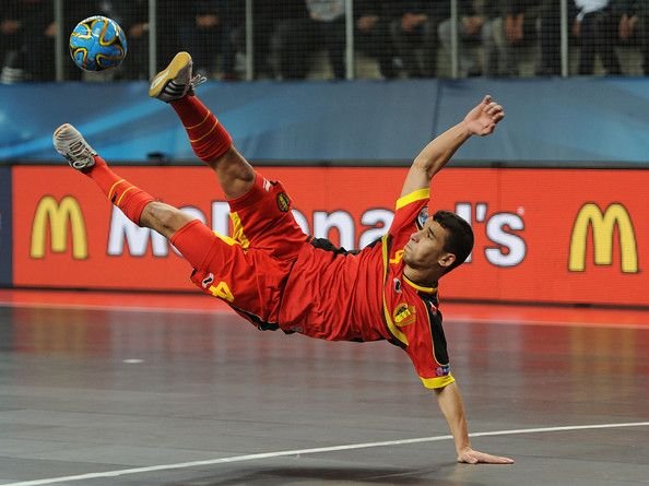 Gestul quenelle nu este acceptat de catre UEFA! Belgianul care a jignit nationala Romaniei a fost pedepsit! Ce sanctiune a primit