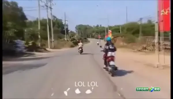 VIDEO Era orb sau beat? Cel mai AMETIT scuterist din trafic! A provocat haos si a sfarsit rau!