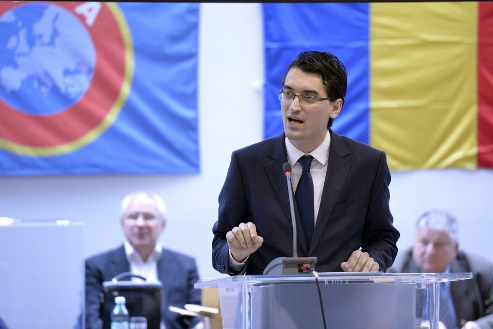 Prima bomba a lui Burleanu la FRF! Noul sef al fotbalului romanesc, gata sa-l schimbe pe Piturca! Ce echipa stelara vrea in stafful nationalei: