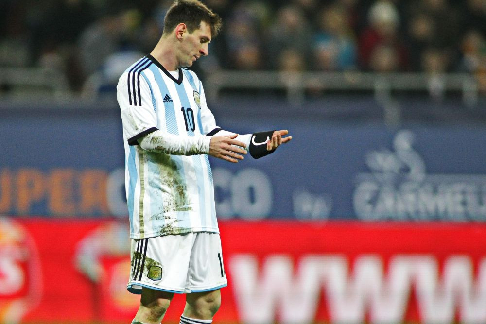 Messi, facut PRAF de fanii Argentinei la Bucuresti: Joci doar la Barcelona! Am calatorit 2000 de km degeaba! VIDEO