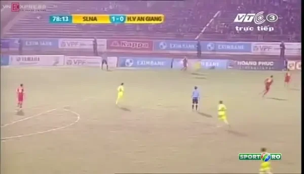 Suspendare-record! A vrut sa ii rupa picioarele! Ce a patit un jucator dupa intrarea CRIMINALA la un adversar VIDEO