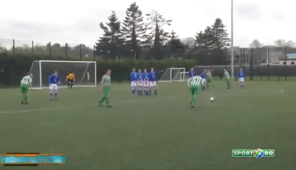 Probabil cea mai proasta executie din istorie dintr-o lovitura libera! Nici daca dorea, nu ar fi tras intr-un asemenea hal! A reusit sa marcheze la poarta terenului paralel :)) VIDEO