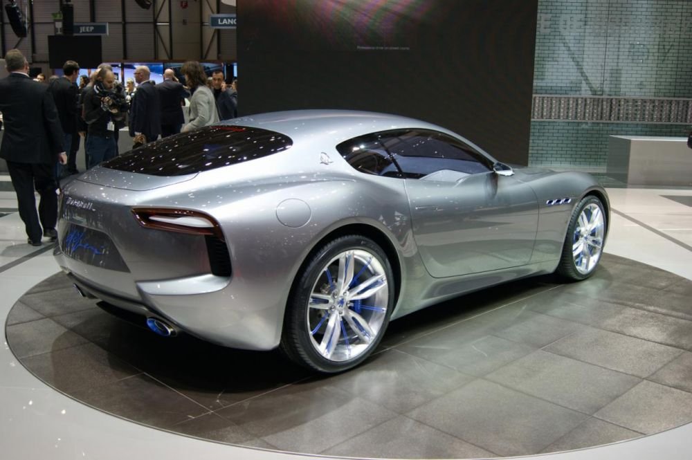 O noua BIJUTERIE de la Maserati! Messi si Ibrahimovic au banii pregatiti! Ce vor conduce peste doi ani:_3