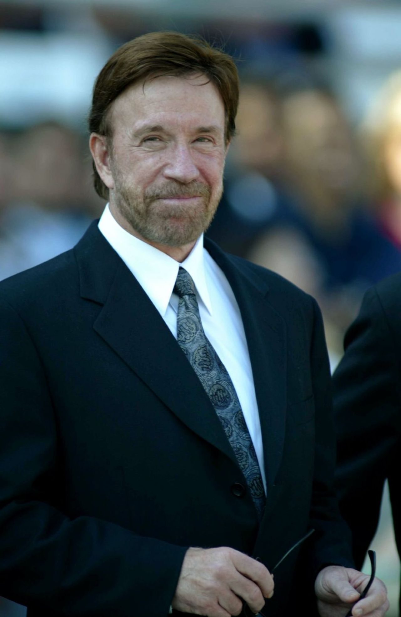 A omorat o intreaga armata doar cu privirea si a numarat de doua ori pana la infinit! :) Cine e de fapt Chuck Norris, povestea nestiuta a eroului cu zeci de trofee_1