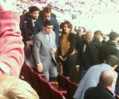 Grumpy Diego :) Maradona a vazut pe viu cum Man United a fost calcata in picioare de Liverpool, un fan i-a cerut sa faca SELFIE. A iesit o imagine de milioane_3