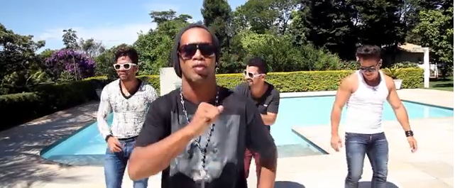 Nu ti-ai imaginat NICIODATA ca Ronaldinho va face asta! Ultima sa aparitie in Brazilia i-a creat probleme uriase