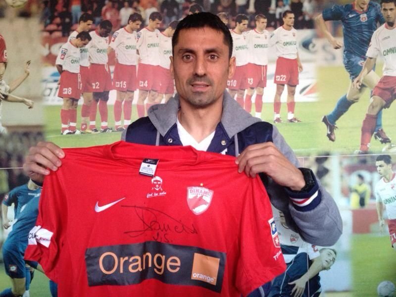 Colectia de tricouri la care viseaza orice suporter: de la Totti, la Chiriches, Gardos si Tatarusanu! Lucian Goian le vinde pentru o cauza nobila! Care a fost cel mai scump:_19