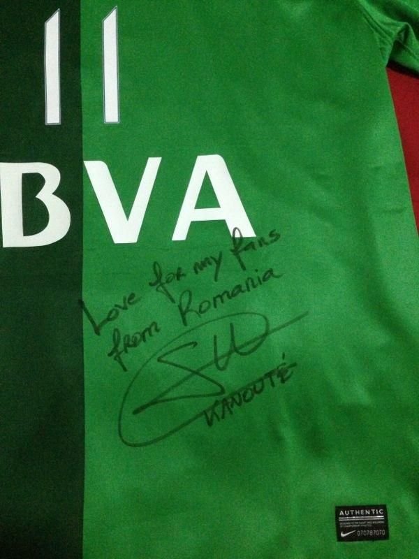 Colectia de tricouri la care viseaza orice suporter: de la Totti, la Chiriches, Gardos si Tatarusanu! Lucian Goian le vinde pentru o cauza nobila! Care a fost cel mai scump:_47