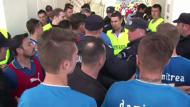 Jucatorii lui Hagi au cedat nervos! Bataie intre fotbalisti dupa meciul Viitorului! Jandarmii au intervenit de urgenta! VEZI IMAGINI_3