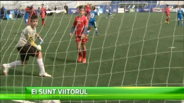 A invatat fotbal de la clipurile cu Ronaldinho si viseaza sa joace la Real Madrid! Ce pusti minune a descoperit Hagi
