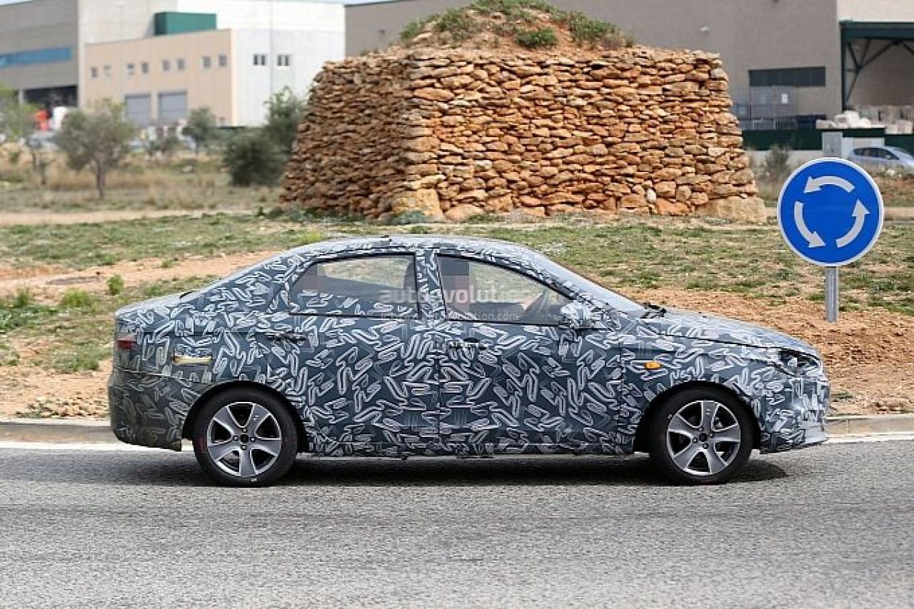 Noul Logan? FOTO SPION: Imagini surprinse de la testele Dacia!_5