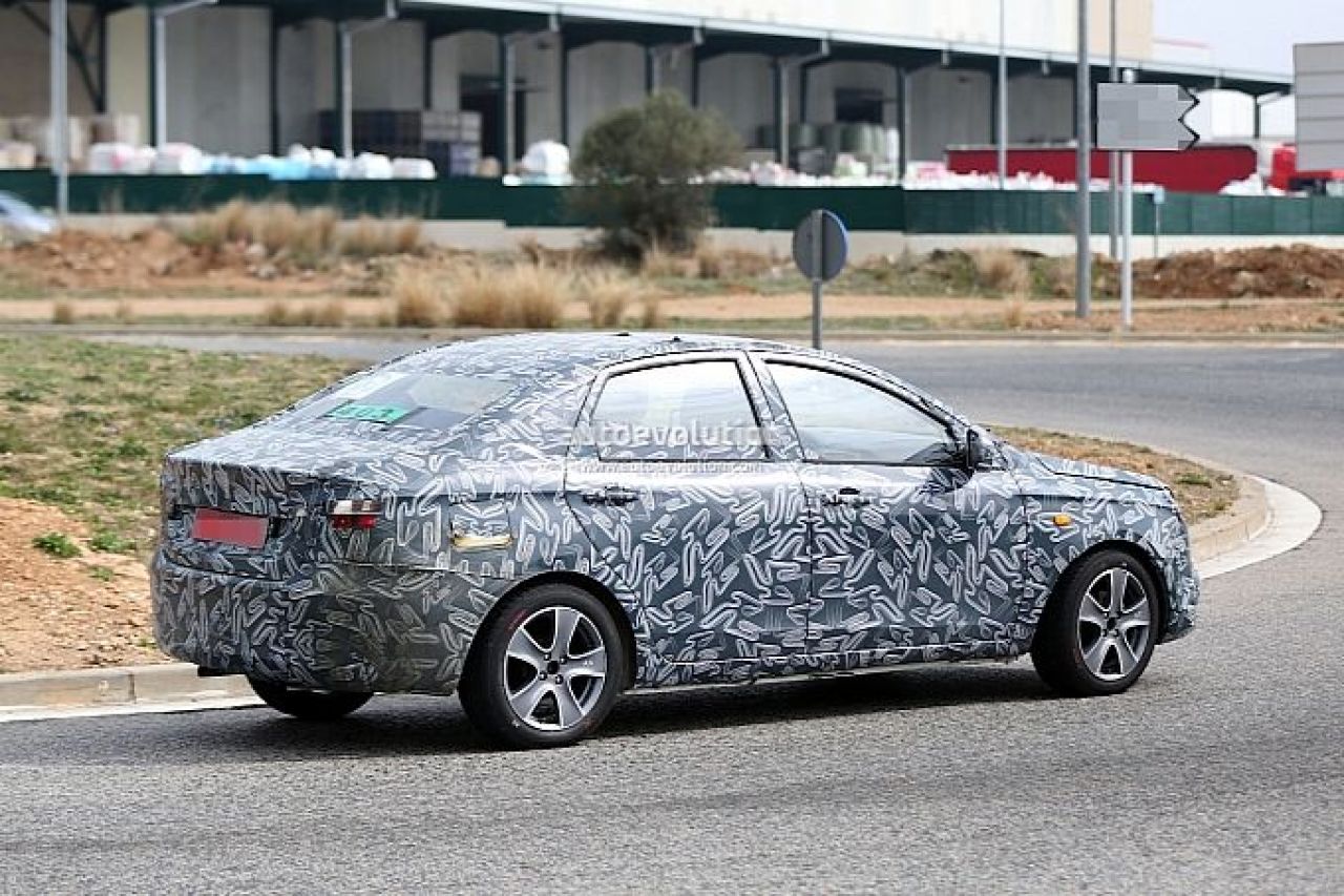 Noul Logan? FOTO SPION: Imagini surprinse de la testele Dacia!_6