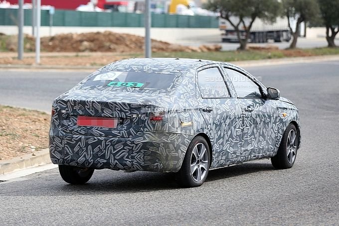 Noul Logan? FOTO SPION: Imagini surprinse de la testele Dacia!_7