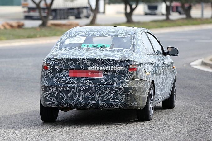 Noul Logan? FOTO SPION: Imagini surprinse de la testele Dacia!_8