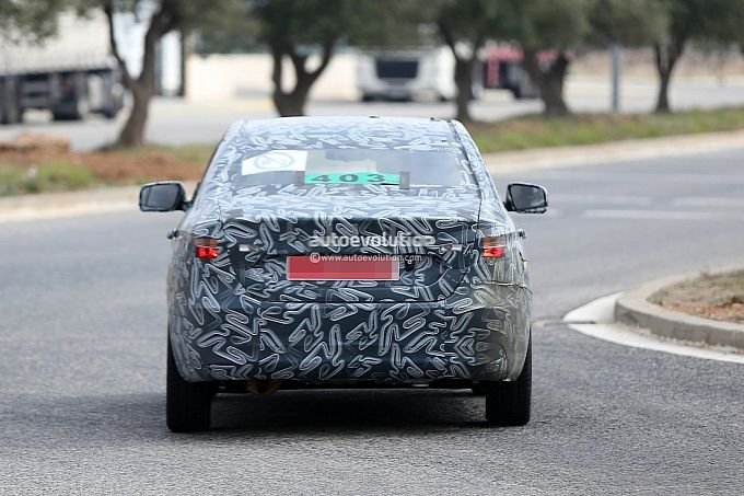 Noul Logan? FOTO SPION: Imagini surprinse de la testele Dacia!_9