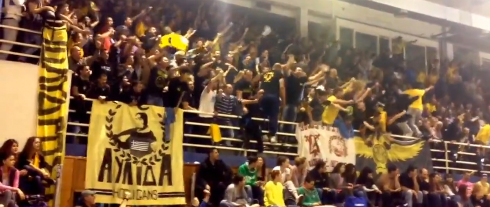 Vo-le-lei! Ce nebunie a iesit cand doua galerii rivale de moarte, AEK si Olympiakos, s-au reintalnit la un meci de volei! VIDEO