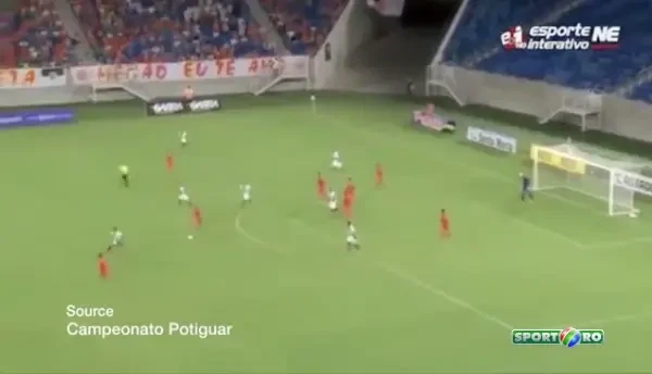 El e 'fratele' lui Usain Bolt :) Cursa nebuna de 80 de metri pentru un gol de senzatie! Faza de nota 10 VIDEO