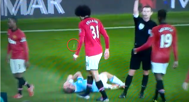 Gest JENANT la derby-ul orasului Manchester! Si-a scuipat adversarul de suparare! Risca sa rateze mai multe meciuri