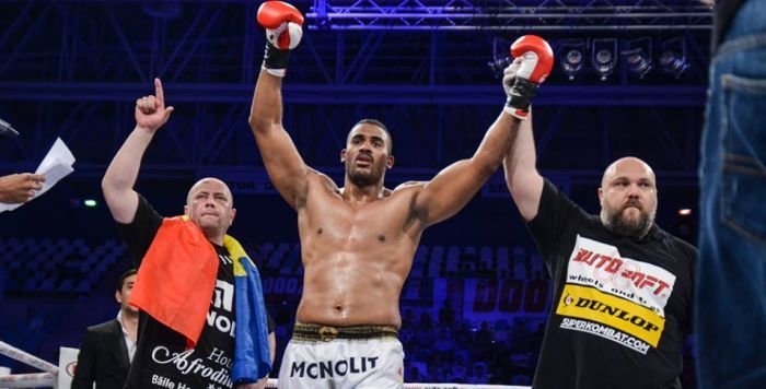 Si-a distrus rivalii in Local Kombat si a ajuns langa Daniel Ghita in Glory! Benny e gata sa dea lovitura in muzica