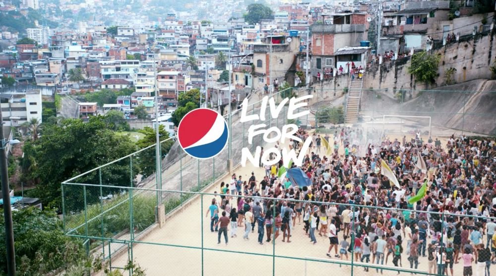Cel mai tare clip al momentului pe net. Messi si gasca lui fac tot ce vrei TU! Spotul poate fi gasit pe pepsi.ro_4