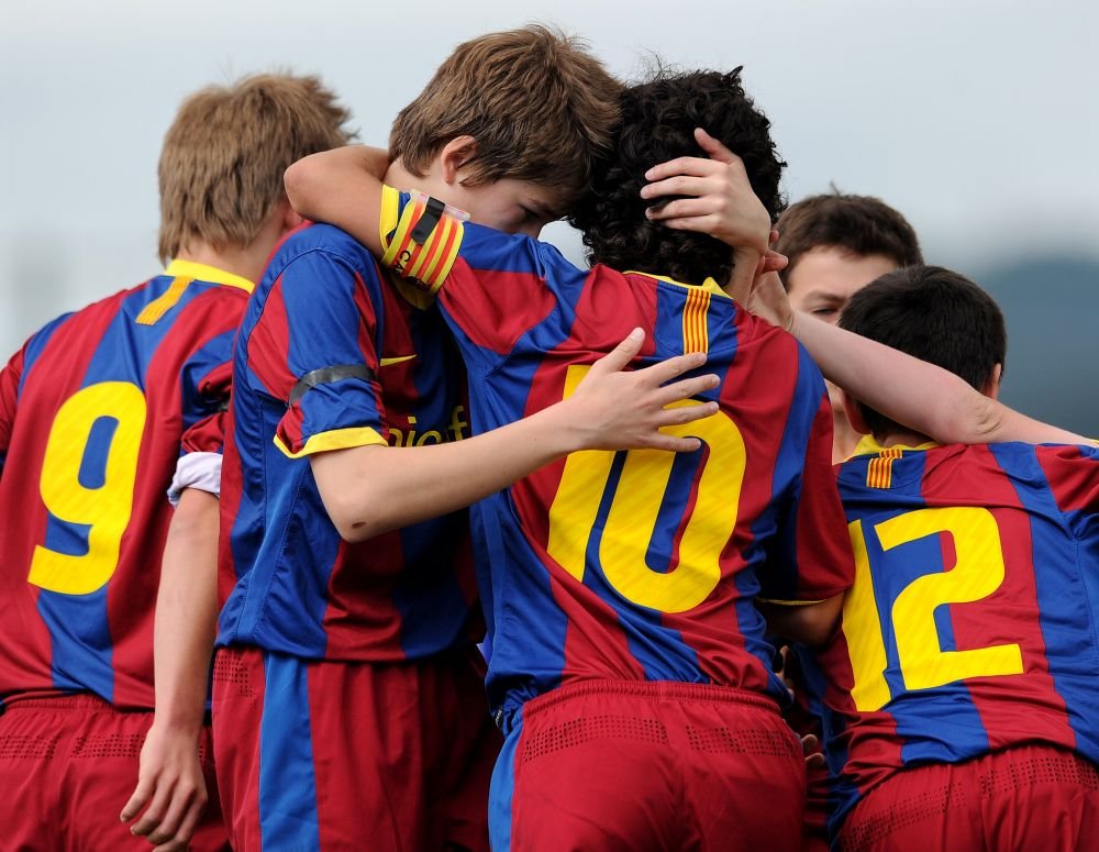 Messi, Guardiola, Puyol, Luis Garcia! Imagini SENZATIONALE din scoala de fotbal a Barcelonei! _4