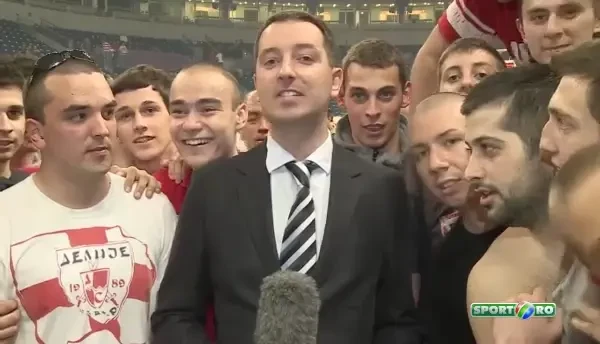 O data in viata ti se poate intampla asa ceva! Un reporter a fost luat pe sus de fanii Stelei Rosii Belgrad! VIDEO