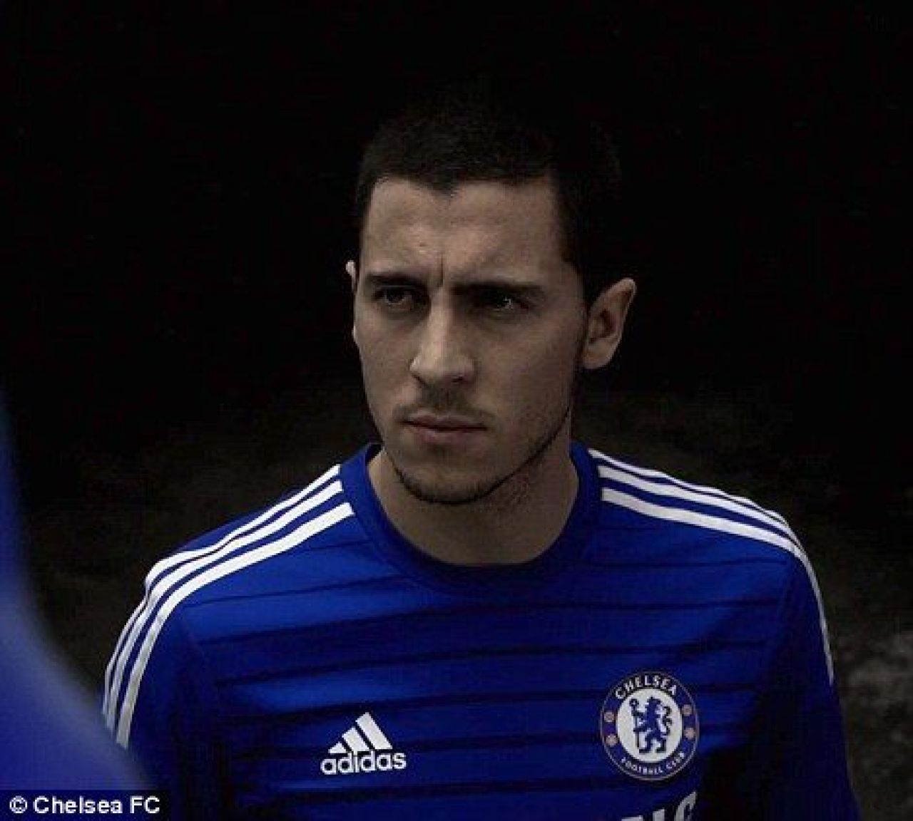 Cercetatorii englezi au descoperit noul echipament al lui Chelsea :) Ce tricouri vor purta jucatorii lui Mourinho sezonul viitor:_11