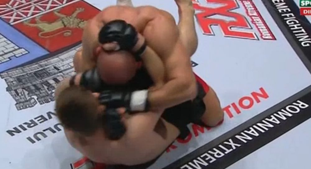 Spectacol TOTAL la Severin! Pascu si-a razbunat prietenul si a reusit un ARMBAR SENZATIONAL! Toate fazele VIDEO_6