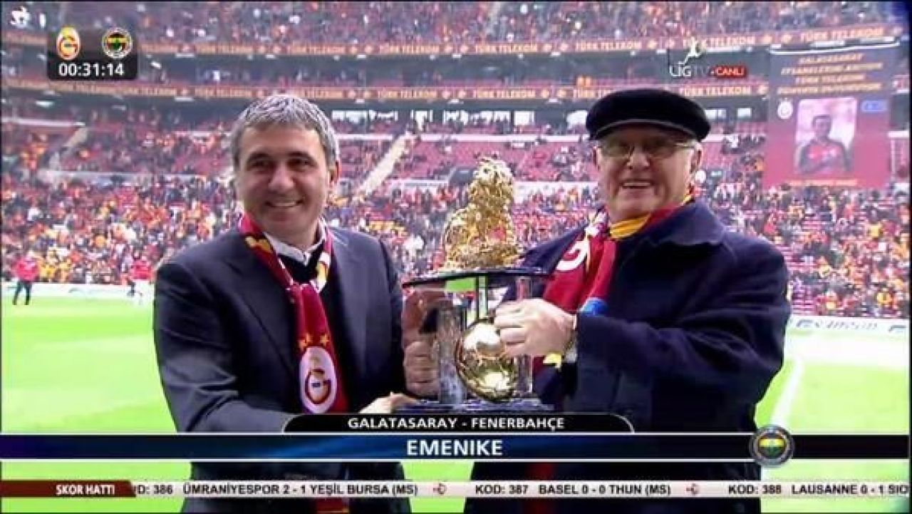 VIDEO: Hagi, aproape sa izbucneasca in LACRIMI! Incalzirea s-a oprit, jucatorii au venit spre el! Momente SUPERBE la Istanbul_1