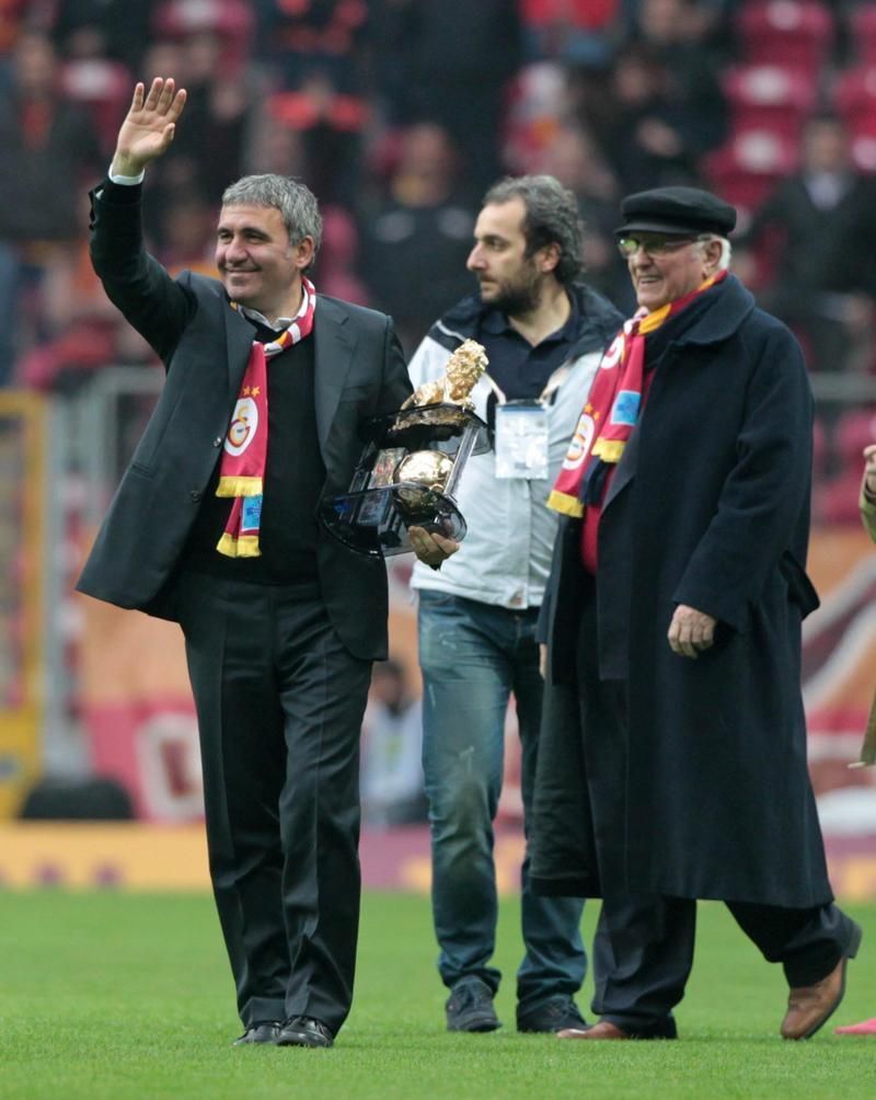 VIDEO: Hagi, aproape sa izbucneasca in LACRIMI! Incalzirea s-a oprit, jucatorii au venit spre el! Momente SUPERBE la Istanbul_4