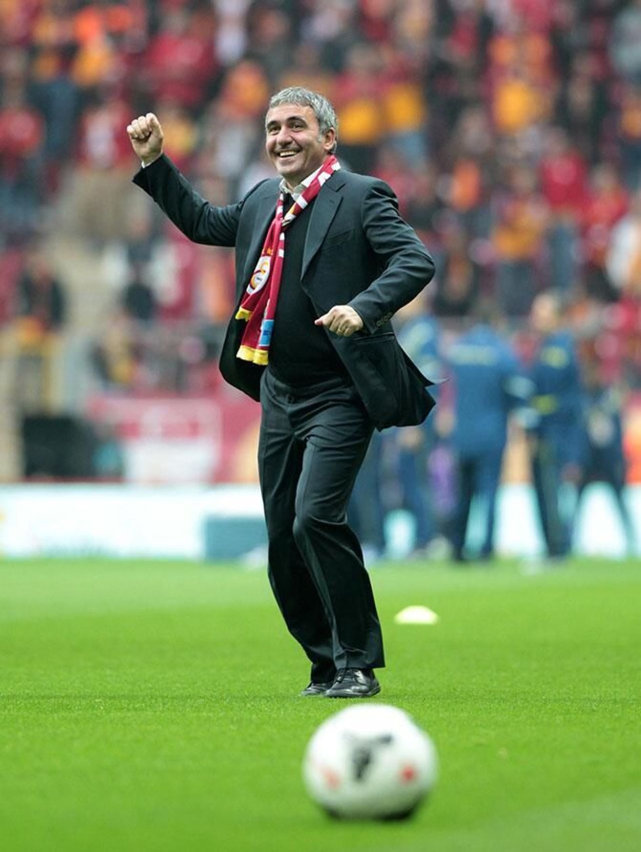 VIDEO: Hagi, aproape sa izbucneasca in LACRIMI! Incalzirea s-a oprit, jucatorii au venit spre el! Momente SUPERBE la Istanbul_5