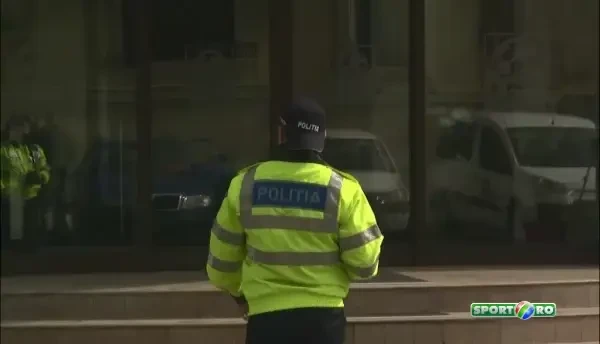 Aparitie "misterioasa" la sediul LPF, dupa perchezitiile de azi dimineata! VIDEO Momentul in care toti au exclamat: "E de rau!" :)