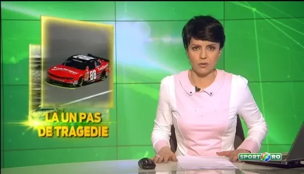 La un pas de tragedie. Masina a luat foc, pilotul nu putea sa iasa: Trebuie sa scapi acum! VIDEO