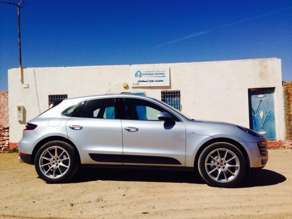 FOTO Duster sau Porsche Macan? Care e mai TARE? Dacia mai da o lovitura! Imaginile care fac inconjurul lumii: _4