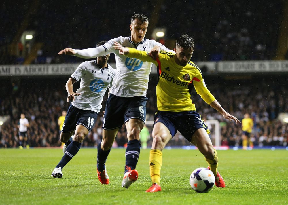 Gestul INEXLPICABIL a unui star din Anglia. Cum a reactionat cand si-a vazut prietena la TV. Fanii au izbucnit in ras