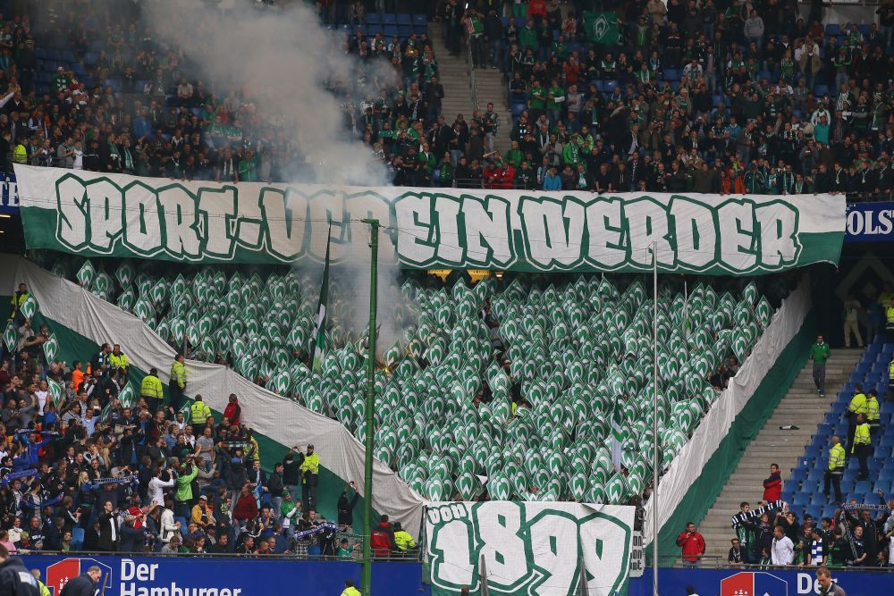 Cei mai FANATICI fani din lume! Echipa lor a pierdut cu 3-0, insa fanii nu au mai plecat acasa! Imagini SENZATIONALE! VIDEO