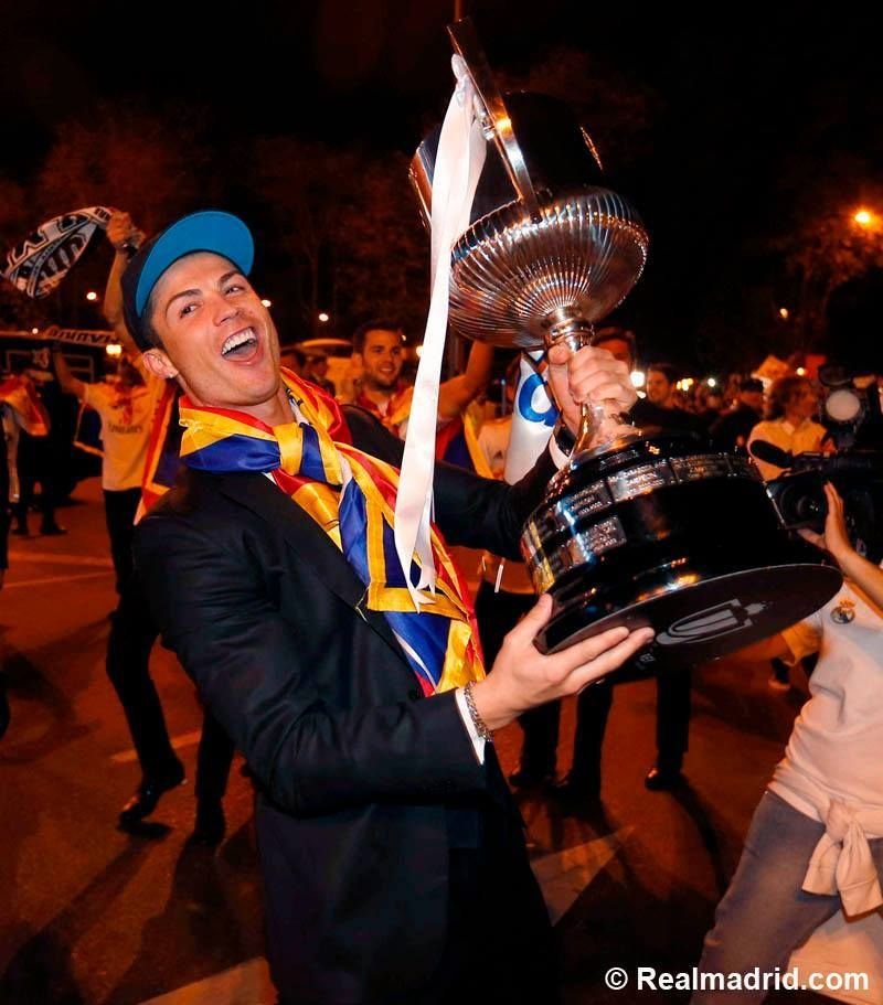 SARBATOARE la Madrid! Fanii au iesit pe strazile orasului! Cele mai tari imagini de la ceremonia Realului_3