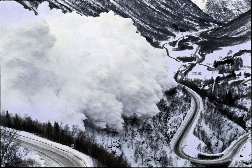 Cel mai mare pericol pentru Horia Colibasanu, in drum spre Everest! O avalansa a facut astazi prapad! Anuntul alpinistului roman_6