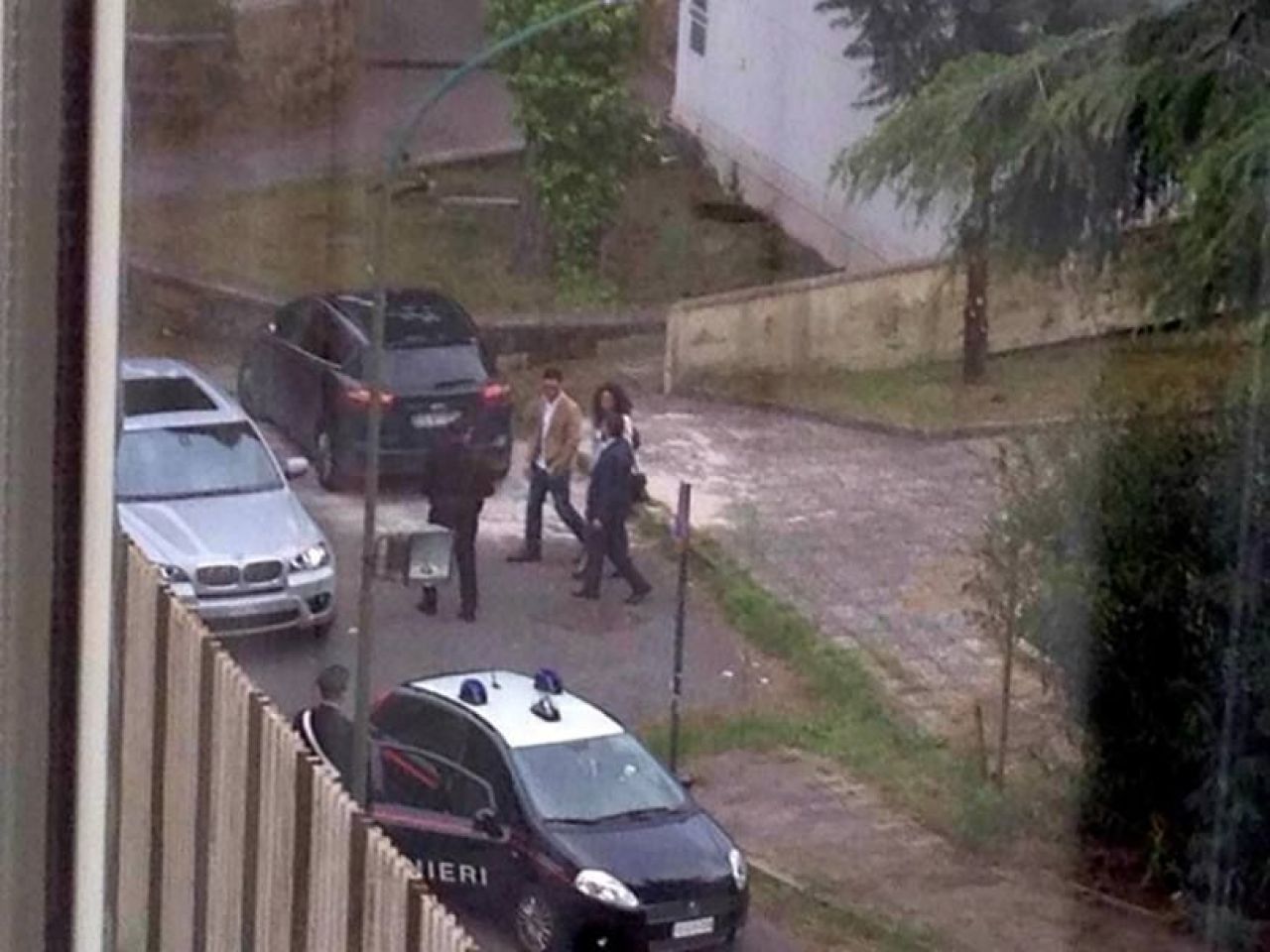 FOTO Momentul in care Balotelli si-a vazut pentru prima data fiica! A primit doar 10 minute si fost asistat de politie! _3