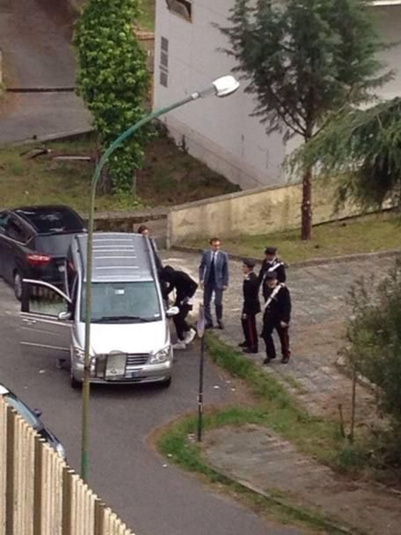 FOTO Momentul in care Balotelli si-a vazut pentru prima data fiica! A primit doar 10 minute si fost asistat de politie! _4